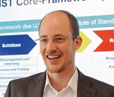 Dario Walder: «Die Digitalisierung sowohl in der Wasser- als auch in der Gasversorgung ist fortgeschritten. Zur Sicherstellung der Versorgung der Bevölkerung mit Gas und Wasser sind wir daher auf IKT-Systeme angewiesen.» Dario Walder: «Die Digitalisierung sowohl in der Wasser- als auch in der Gasversorgung ist fortgeschritten. Zur Sicherstellung der Versorgung der Bevölkerung mit Gas und Wasser sind wir daher auf IKT-Systeme angewiesen.»