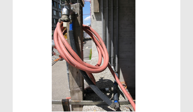 Les tuyaux flexibles de remplissage usagés ou inappropriés sur le plan hygiénique peuvent encrasser l’installation d’eau potable dans une phase de construction précoce.
