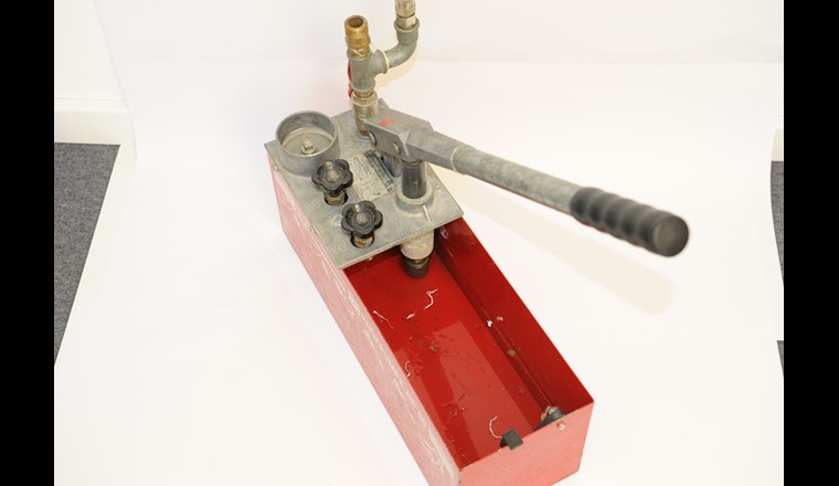 Pompe a pressione non pulite possono inquinare l’impianto di acqua potabile già in una delle prime fasi di costruzione.