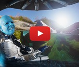 Pilot Nino G vom fremden Planeten Nuxxo führt durch das Gewässer-Video.