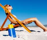 Titandioxid aus Sonnencremes kann sich am Strand im Meerwasser anreichern. Titandioxid aus Sonnencremes kann sich am Strand im Meerwasser anreichern.