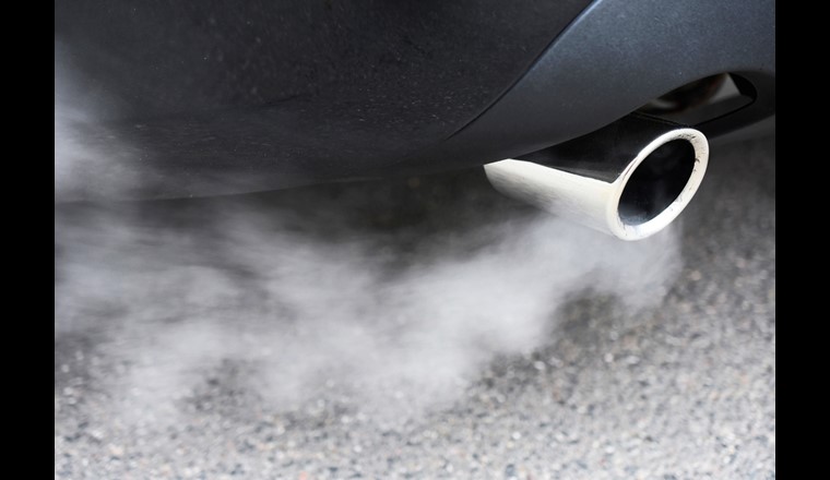 Le gaz naturel de synthèse (GNS) en tant que carburant renouvelable peut contribuer à rendre le transport routier durable. Les technologies et une grande partie des infrastructures nécessaires à cet effet sont disponibles dès aujourd’hui. La production de GNS nécessite de l’eau, du dioxyde de carbone et de l’électricité. Le facteur limitant côté approvisionnement est le montant d’électricité renouvelable disponible. (©ensup/123RF.com)