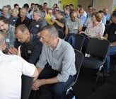 Informeller Austausch unter den Fachlehrern und Experten des SVGW-Weiterbildungs- und Informationstages in Sursee. Informeller Austausch unter den Fachlehrern und Experten des SVGW-Weiterbildungs- und Informationstages in Sursee.