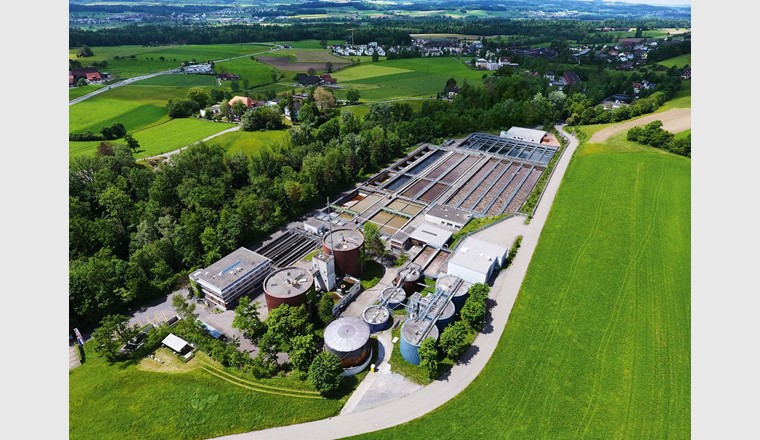 Mit über 150'000 angeschlossenen Einwohnern gehört die Kläranlage Schönau in Cham, Kanton Zug, zu den grösseren Abwasserreinigungsanlagen der Schweiz.