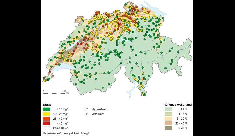 Hauptverantwortlich für erhöhte Nitratgehalte im Grundwasser ist die intensive landwirtschaftliche Bewirtschaftung, wie aus der Karte der Nitrat-Konzentrationen im Grundwasser (2013) und des Ackeranteils hervorgeht. Der SVGW setzt sich für einen verstärkten Ressourcenschutz ein, damit auch künftig das Trinkwasser naturnah gewonnen werden kann. (Quelle: Nationale Grundwasserbeobachtung NAQUA, BAFU)