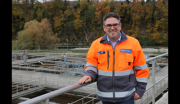 L’exploitant de la station d’épuration Rehmatte et commandant sapeurs-pompiers, Thomas Schluep a contribué au développement du classeur «step by STEP». «Grâce à ce classeur, chaque exploitation ne doit plus réinventer la roue!»