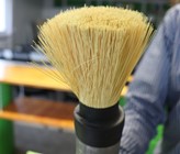 Es handelt sich nicht um Spaghetti, sondern um das Herzstück der Membrananlage von Apex zur Aufbereitung von Biogas: Jede einzelne der Hohlfasern hat die Fähigkeit, die beiden im Biogas enthaltenen Hauptbestandteile – Methan und Kohlendioxid – voneinander zu trennen. Es handelt sich nicht um Spaghetti, sondern um das Herzstück der Membrananlage von Apex zur Aufbereitung von Biogas: Jede einzelne der Hohlfasern hat die Fähigkeit, die beiden im Biogas enthaltenen Hauptbestandteile – Methan und Kohlendioxid – voneinander zu trennen.