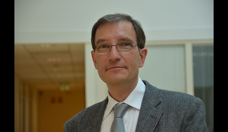 Selon Bernard Blez, les gestionnaires de réseau de gaz et de chaleur joueront un rôle clé dans la mise en œuvre de la transition énergétique, car tous deux contribueront de plus en plus à acheminer vers l’utilisateur final des énergies renouvelables produites localement 
et de manière non intermittente.