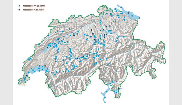 Fig. 2 Der Bund sammelt seit Jahrzehnten Daten von kantonalen Probenahmen an 242 Schweizer Seen, bei denen die Wassertemperatur als Nebenprodukt mit erhoben wird. Reliefkarte 1:1 000 000. (©swisstopo)