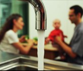 Die Konsumenten erwarten, dass das Trinkwasser ein natürliches Lebensmittel und daher frei von chemischen Fremdstoffen ist. (Bild 123rf.com)