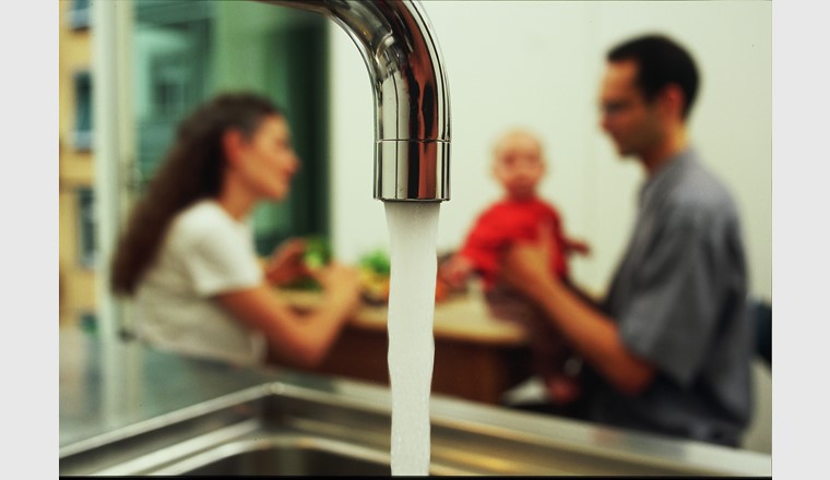 Les consommateurs s’attendent à ce que l’eau potable soit une denrée alimentaire naturelle et, de ce fait, qu’elle soit exempte de corps étrangers. (Image 123rf.com)