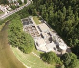 Die ARA Sihltal funktioniert auch ohne Vorklärbecken. Geschuldet ist das spezielle Anlagelayout den sehr begrenzten Platzverältnissen im Knie des Sihlverlaufs. Die ARA Sihltal funktioniert auch ohne Vorklärbecken. Geschuldet ist das spezielle Anlagelayout den sehr begrenzten Platzverältnissen im Knie des Sihlverlaufs.