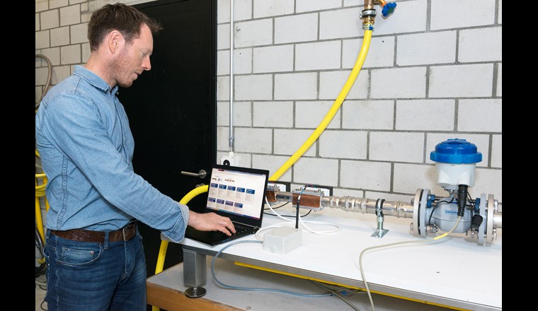 Die Überwachung basiert auf einer drahtlosen intelligenten Sensortechnologie, die sich selbst mit Energie versorgen kann.