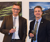 Stabsübergabe: Pierre-Alain Kreutschy (r.) übernimmt von Pascal Abbet. Stabsübergabe: Pierre-Alain Kreutschy (r.) übernimmt von Pascal Abbet.