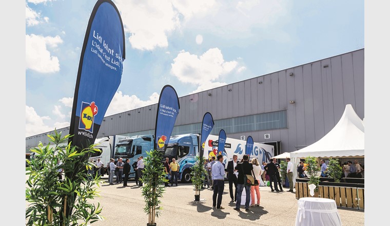 Gemeinsam mit Iveco und Krummen stellte Lidl vergangenen Sommer der Branche 
das Projekt «Goodbye Diesel – Hello LNG» vor.