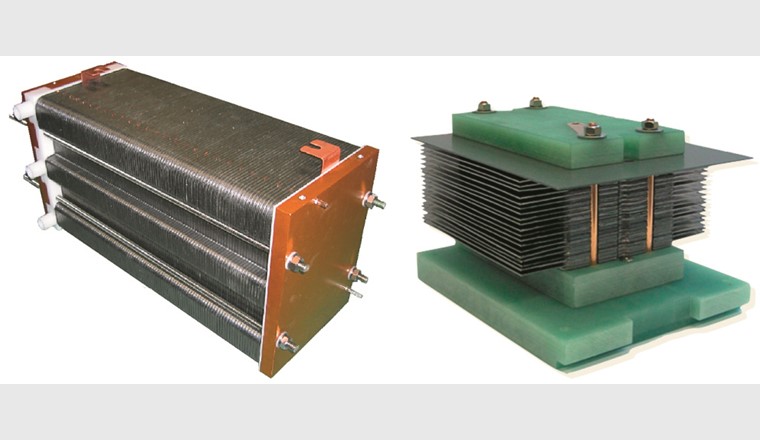 Links: PEM-BZ mit Wasserkühlung (100 Zellen, 6 kW), rechts: Luftkühlung (20 Zellen, 350 W)