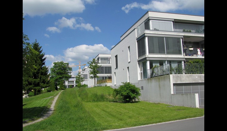 La commune Ostermundingen veut se développer sans augmenter la capacité de canalisations. Toutes les nouvelles constructions sont donc soumises à l’obligation d’infiltration.