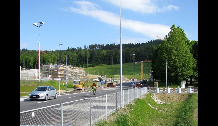 Fig. 1 L’évacuation des eaux de routes de desserte du nouveau quartier en construction Oberfeld se fait par l’intermédiaire de cette cuvette d’infiltration nouvellement réalisée.