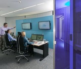 Die Wasserführung der Ruhr und ihrer Nebenflüsse wird in der Talsperrenleitzentrale des Ruhrverbands genau überwacht, um die Abgaben der Talsperren bedarfsgerecht zu steuern. (Foto: Ruhrverband) Die Wasserführung der Ruhr und ihrer Nebenflüsse wird in der Talsperrenleitzentrale des Ruhrverbands genau überwacht, um die Abgaben der Talsperren bedarfsgerecht zu steuern. (Foto: Ruhrverband)