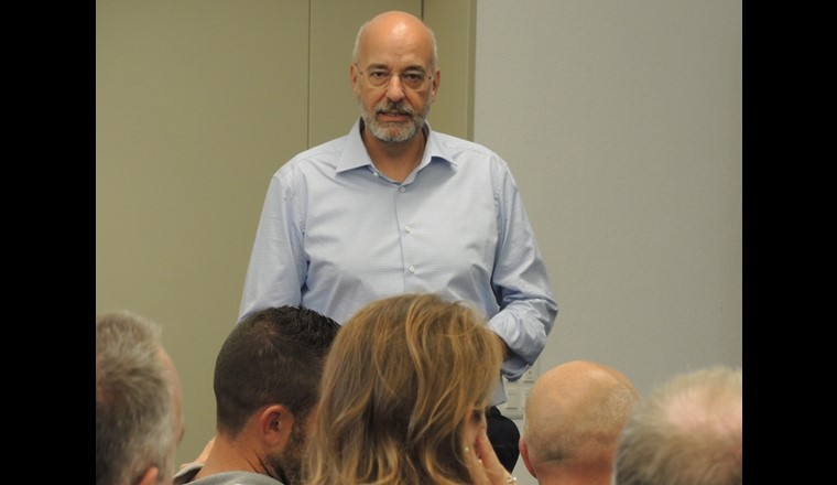 Revisionen der Berufsprüfungen bei Brunnenmeister und Rohrnetzmonteur waren das Thema bei Urs Manser, Leiter Bildung und Dienste beim SVGW.
