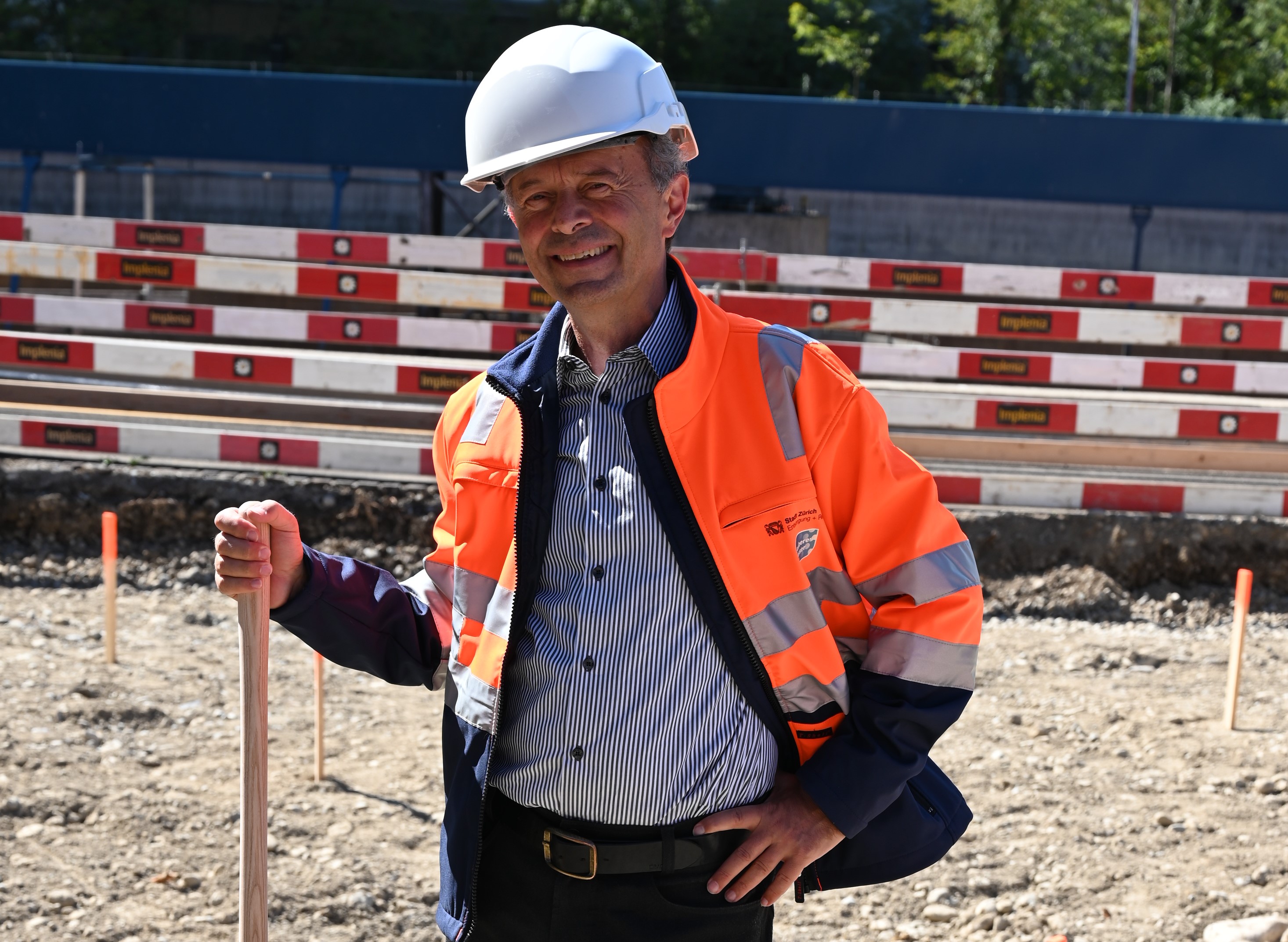 Stadtrat Richard Wolff beim Spatenstich. (Foto: Stadt Zürich)