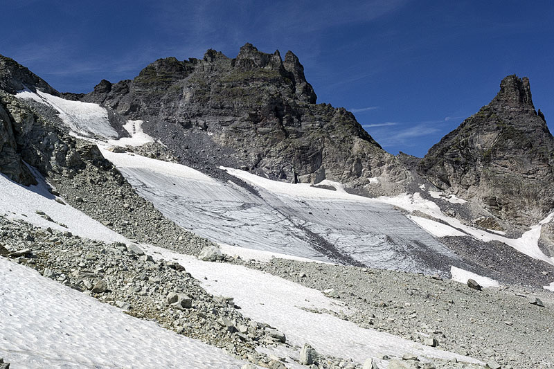 Wegen der starken Schnee- und Gletscherschmelze führten die Flüsse in den Alpen deutlich mehr Wasser als üblich. (Foto: Suisseduc.ch)
