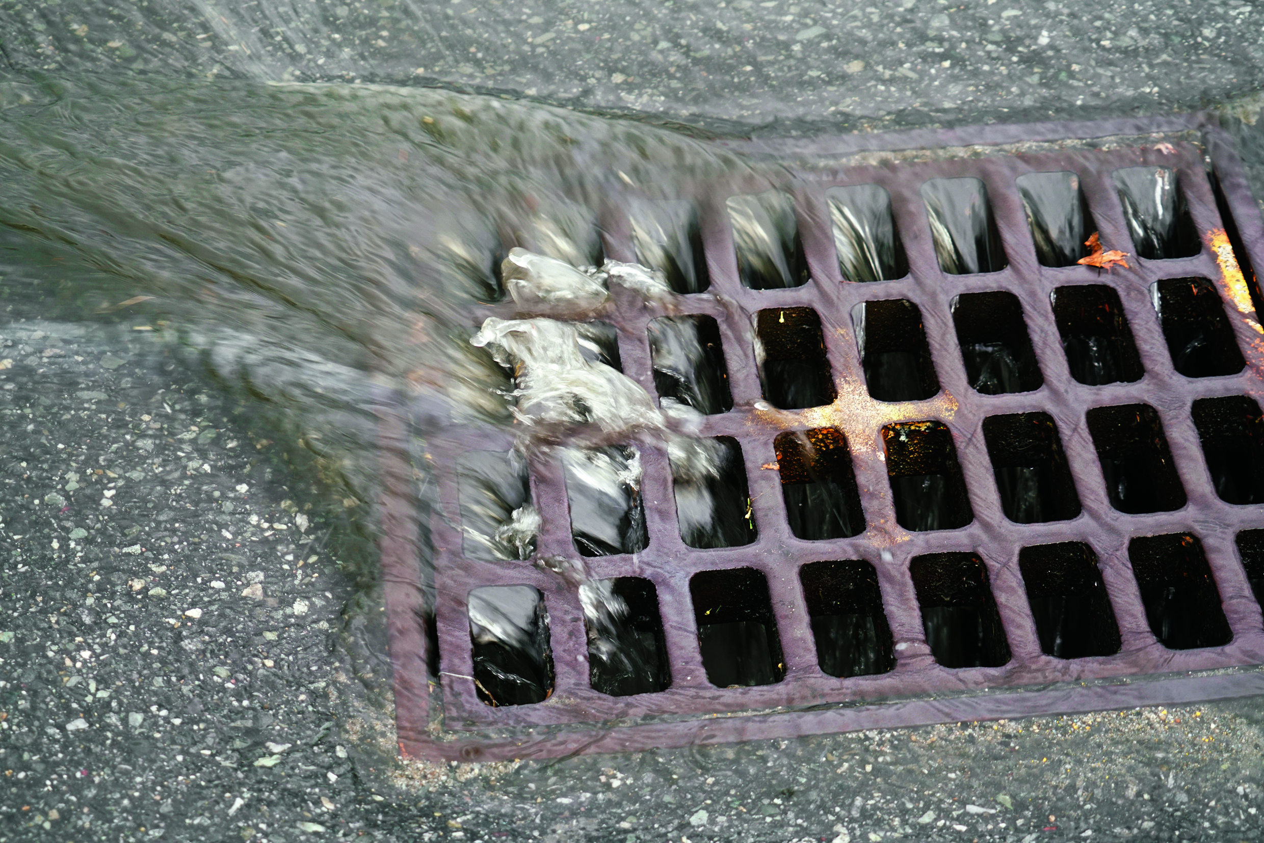 Durch Oberflächenabfluss werden landesweit im Jahresschnitt gut 3000 Gebäude mit einer Schadensumme von knapp 30 Mio. Franken beschädigt.