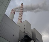 Die KVA Basel von aussen: Dampfschwaden der Kamine. (Fotos: SVGW/Peter C. Müller) Die KVA Basel von aussen: Dampfschwaden der Kamine. (Fotos: SVGW/Peter C. Müller)