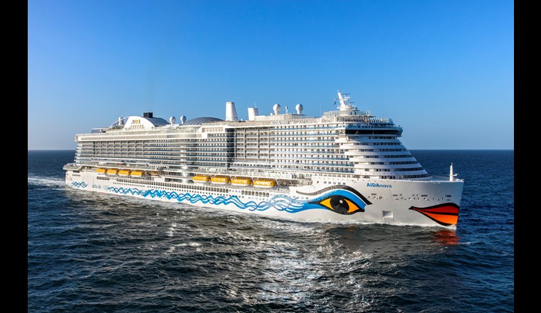 Mit der Indienststellung von AIDAnova, dem weltweit ersten Kreuzfahrtschiff, das vollständig mit emissionsarmem Flüssiggas (LNG) betrieben wird, wurde eine wegweisender Technologiesprung vollzogen. Nun werden Brennstoffzellen an Bord getestet – für eine noch emissionsärmere Energieversorgung. (Bild: AIDA Cruises)