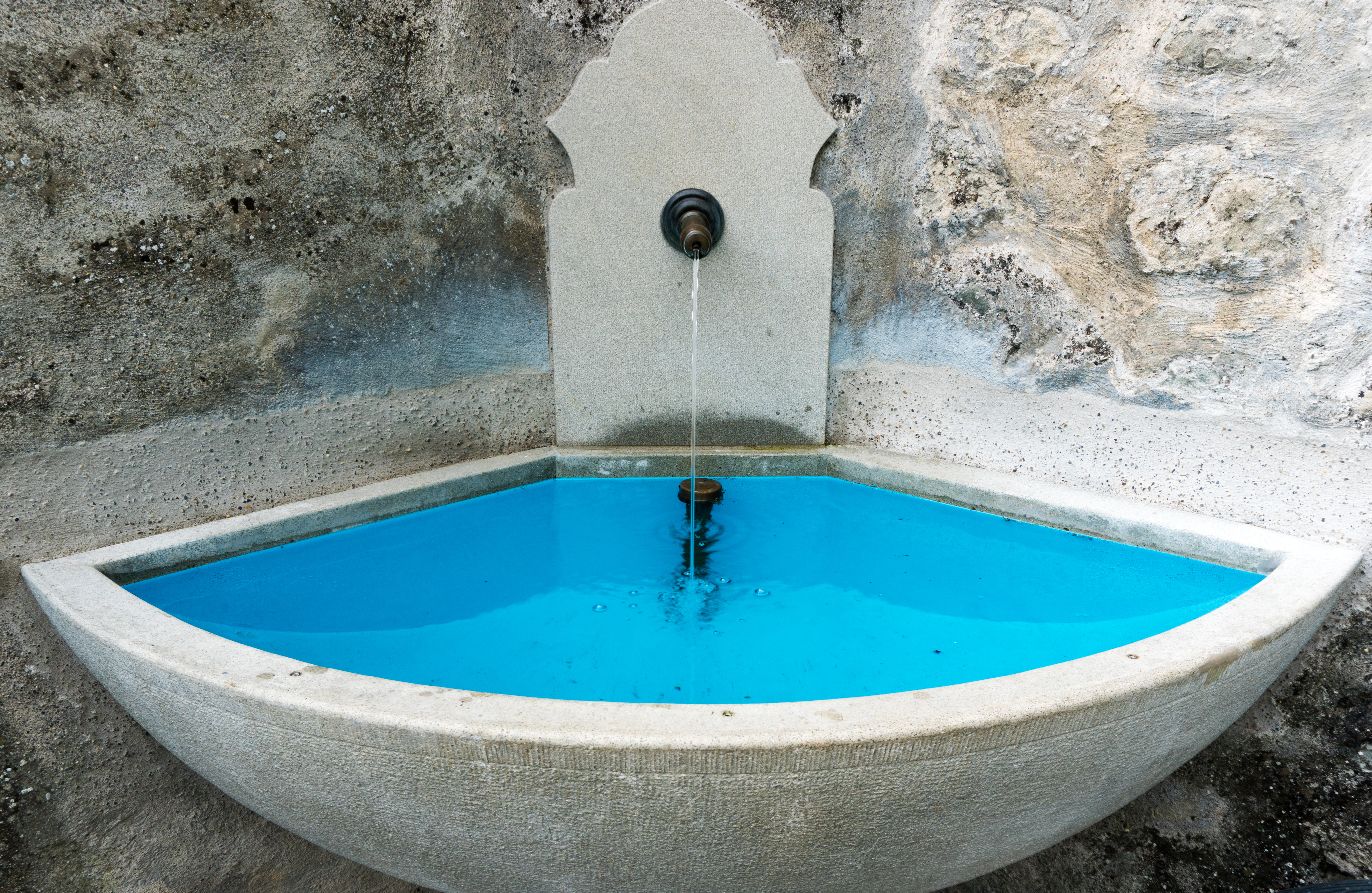 Im Frühling 2019 führte der Verband der Kantonschemiker der Schweiz (VKCS) eine Messkampagne durch, um eine Übersicht über die gesamtschweizerische Situation bzgl. Pflanzenschutzmittel-Rückstände im Trinkwasser zu erstellen. (Bild: ©123RF.com)