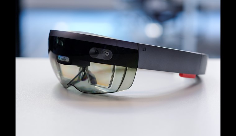 Fig. 1 Utilisées pour la visualisation des réseaux enterrés: HoloLens, les lunettes photogrammétriques de Microsoft.