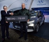 Bertrand Piccard schafft mit dem Hyundai NEXO neuen Strecken-Weltrekord für Wasserstoff-Elektrofahrzeuge. (Bild: Hyundai) Bertrand Piccard schafft mit dem Hyundai NEXO neuen Strecken-Weltrekord für Wasserstoff-Elektrofahrzeuge. (Bild: Hyundai)