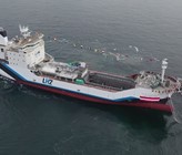 Japan will Wasserstoff importieren, denn der H2-Hunger des Landes ist gross und die eigene Produktion vermag ihn nicht zu stillen. Für den Transport sollen Schiffe eingesetzt werden. Kawasaki Heavy Industries liess im Dezember den weltweit ersten Wasserstoff-Tanker vom Stapel laufen. (Bild: Kawasaki Heavy Industries) Japan will Wasserstoff importieren, denn der H2-Hunger des Landes ist gross und die eigene Produktion vermag ihn nicht zu stillen. Für den Transport sollen Schiffe eingesetzt werden. Kawasaki Heavy Industries liess im Dezember den weltweit ersten Wasserstoff-Tanker vom Stapel laufen. (Bild: Kawasaki Heavy Industries)