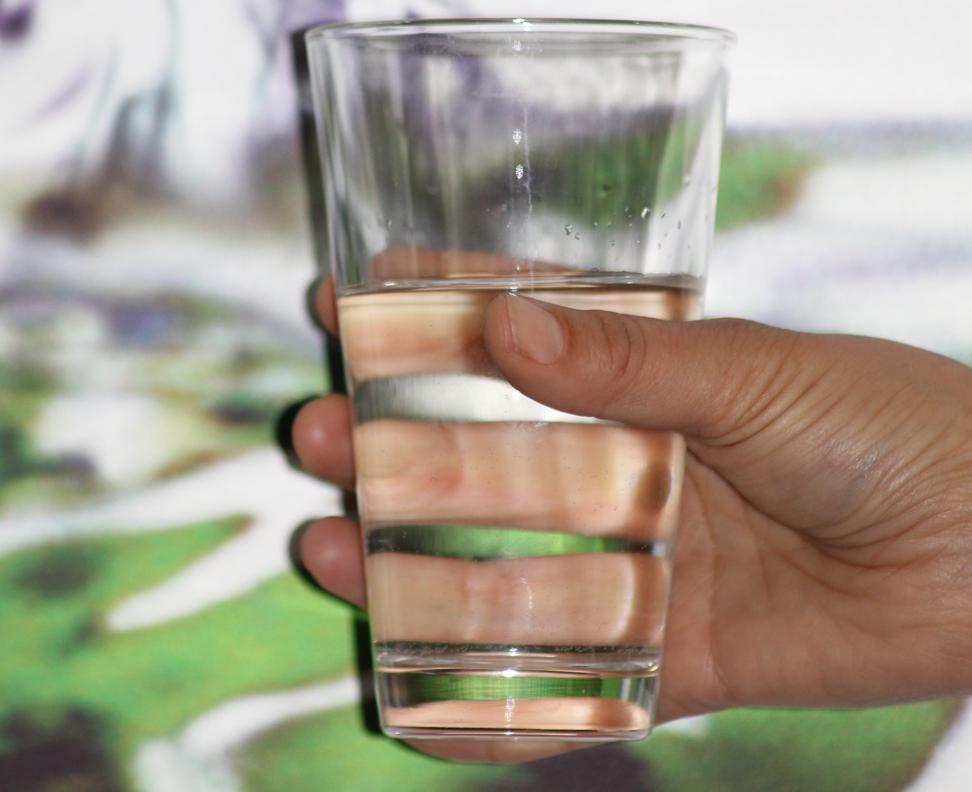 Ein Glas Wasser bitte! Nicht immer ist es in der Schweizer Gastronomie kostenlos zu haben.