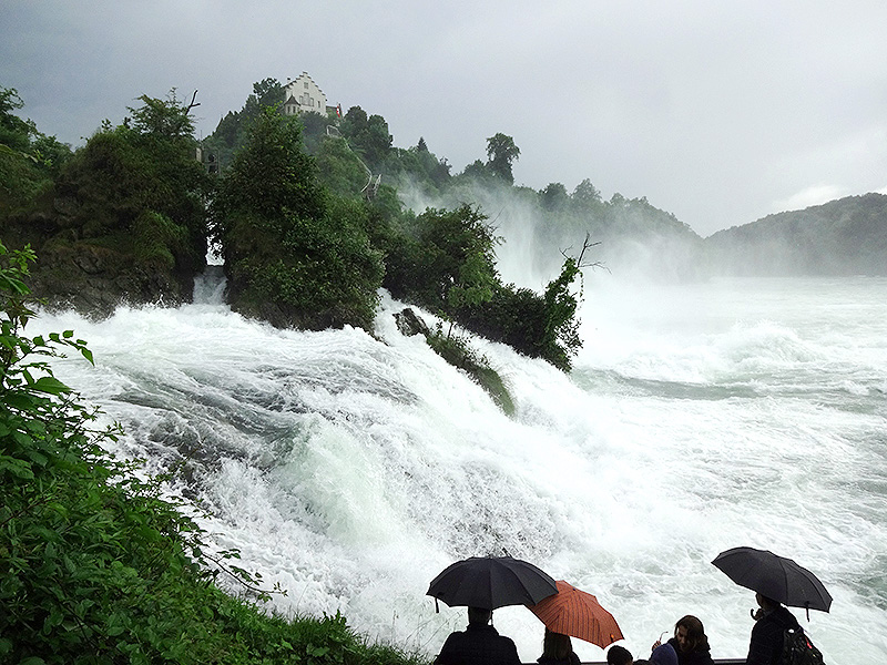 Manchmal spielt  das  Klima und die Hydrologie in der Schweiz verrückt. (Foto: Bafu).