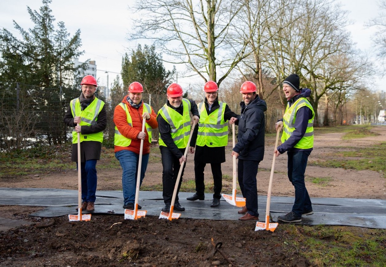 Spatenstich zum Ausbau der Fernwärme. (Foto: ewb)