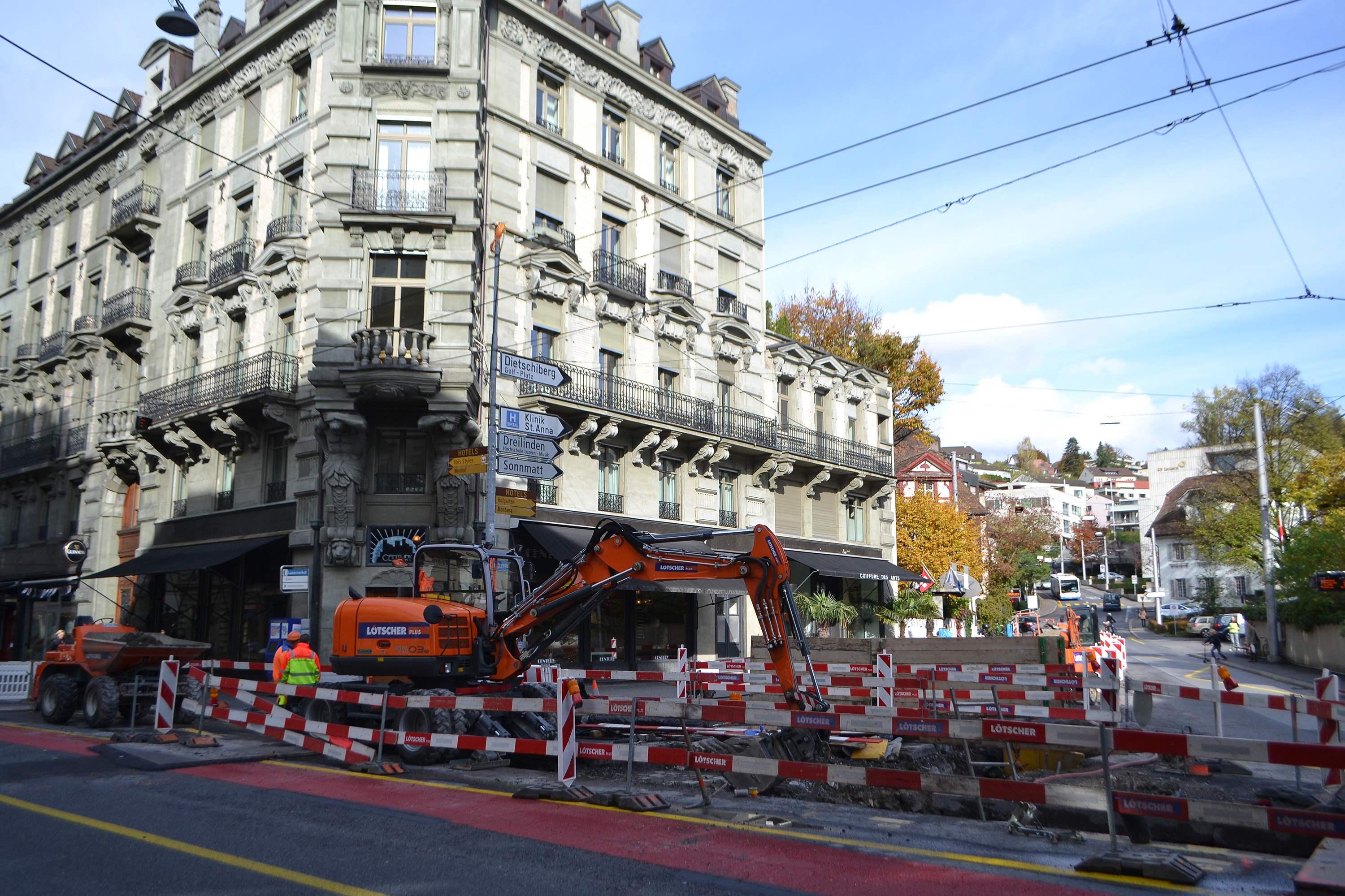 Die meisten Schadensereignisse sind auf Baggerangriffe zurückzuführen. Die Schulung «Bau an Werkleitungen» soll Abhilfe schaffen. (Foto: SVGW)