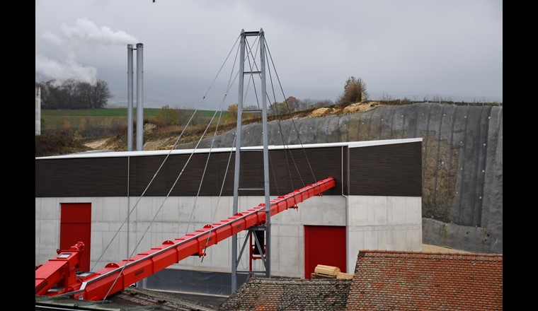 La centrale chauffage à distance de BéroCAD qui est exploité par Viteos. Ce projet novateur permet le transport aérien des sous-produits du bois via un convoyeur de 60m.