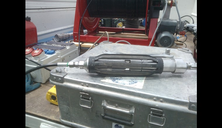 Fig. 1 Générateur d’impulsions utilisé pour le procédé Hydropuls®. Avec ce procédé, les puits d’eau souterraine peuvent être régénérés à l’aide d’un processus mécanique