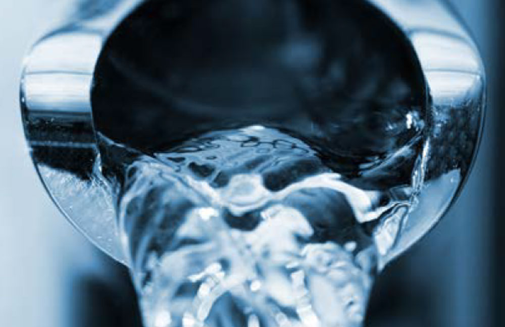 Eine Arbeitsgruppe des SVGW hat in einem Faktenblatt notwendige Massnahmen zur Gewährleistung einer einwandfreien Trinkwasserqualität beschrieben. (Foto: Sergiy Tryapitsyn/123rf.com)