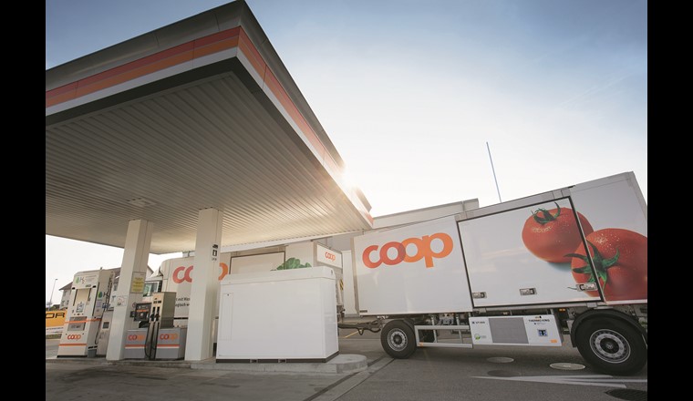 Betankung eines Wasserstoff-Lastwagens an der Tankstelle von Coop in Hunzenschwil. (Bild: Coop)