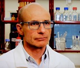 «So schnell werden wir diese Abbauprodukte wohl nicht mehr los», erklärte in der «Rundschau» der Schaffhauser Kantonschemiker Kurt Seiler zum Trinkwasser der Berner Gemeinde Kappelen. (Foto: Screenshot «Rundschau», SRF Schweizer Radio und Fernsehen) «So schnell werden wir diese Abbauprodukte wohl nicht mehr los», erklärte in der «Rundschau» der Schaffhauser Kantonschemiker Kurt Seiler zum Trinkwasser der Berner Gemeinde Kappelen. (Foto: Screenshot «Rundschau», SRF Schweizer Radio und Fernsehen)