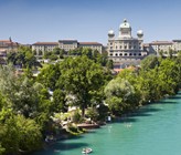 Es kann vorkommen, dass in der Aare parallel zu den Schwimmenden auch Abfälle unterwegs sind. (Foto: Bern Tourismus) Es kann vorkommen, dass in der Aare parallel zu den Schwimmenden auch Abfälle unterwegs sind. (Foto: Bern Tourismus)