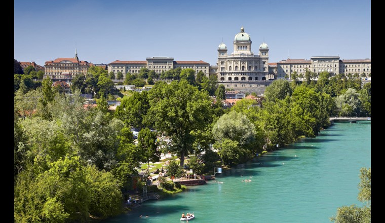 Es kann vorkommen, dass in der Aare parallel zu den Schwimmenden auch Abfälle unterwegs sind. (Foto: Bern Tourismus)