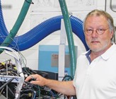CHRISTIAN BACH: «ES BRAUCHT EINEN BUSINESS-CASE FÜR POWER-TO-GAS UND . ERNEUERBARE TREIBSTOFFE», Foto: Empa CHRISTIAN BACH: «ES BRAUCHT EINEN BUSINESS-CASE FÜR POWER-TO-GAS UND . ERNEUERBARE TREIBSTOFFE», Foto: Empa