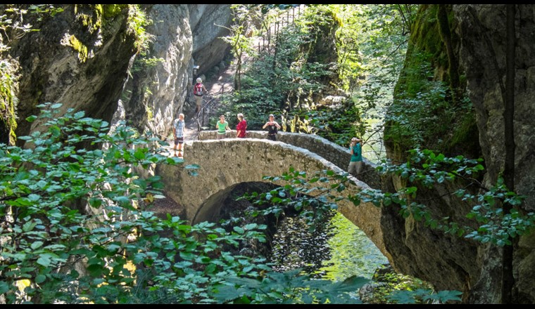 Les Gorges de l'Areuse prés du lac de Neuchâtel. (Foto: Suisse tourisme).