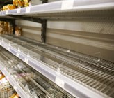 In der Corona-Krise sprudelte das Lebensmittel Nr. 1, das Trinkwasser, uneingeschränkt aus dem Wasserhahn, während in den Supermärkte leere Regale zu einem gewohnten Anblick wurden. (makasanphoto/123RF.com)