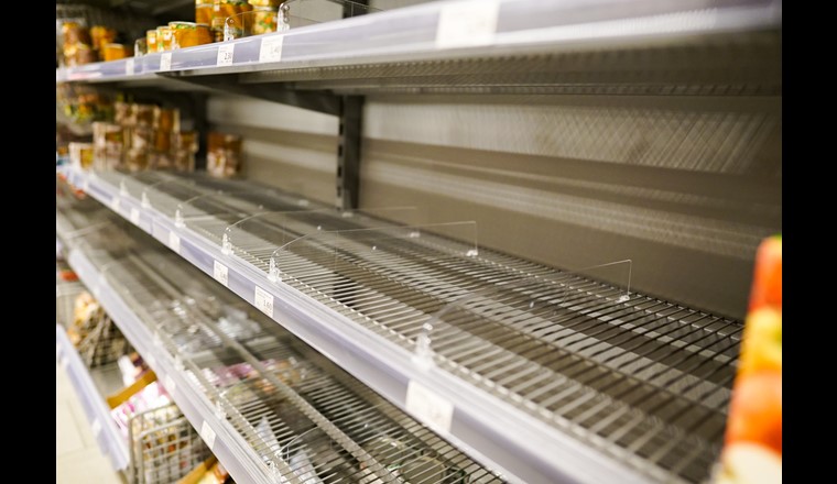 In der Corona-Krise sprudelte das Lebensmittel Nr. 1, das Trinkwasser, uneingeschränkt aus dem Wasserhahn, während in den Supermärkte leere Regale zu einem gewohnten Anblick wurden. (makasanphoto/123RF.com)