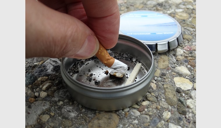 VSA-Eco-Box. Le cendrier de poche portable pour mégots de cigarette, chewing-gums et autres. Photo: Paul Sicher/VSA.
