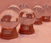 Die Gewinner des Watt d'Or 2021 sind gekürt! Die diesjährigen Sieger des Wettbewerbs konnten ihre Trophäen am 7. Januar 2021 in Bern entgegennehmen. (© BFE) Die Gewinner des Watt d'Or 2021 sind gekürt! Die diesjährigen Sieger des Wettbewerbs konnten ihre Trophäen am 7. Januar 2021 in Bern entgegennehmen. (© BFE)